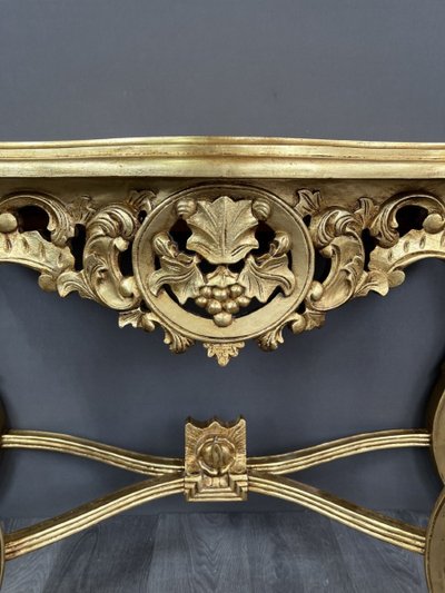 Elegant Gilded Console With Carved Details 20th Century
