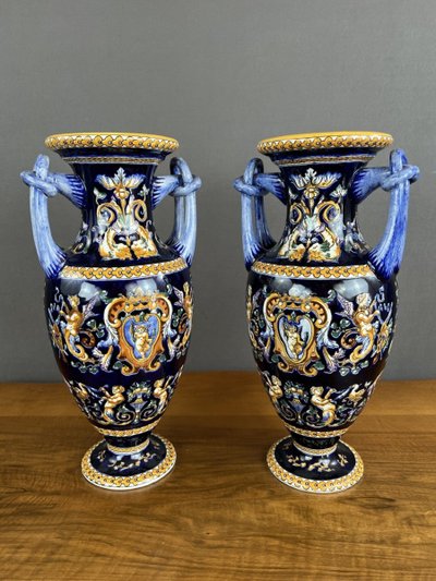 Paire De Vases En Céramique De Gien Magnifique Décor Renaissance XXe Siècle