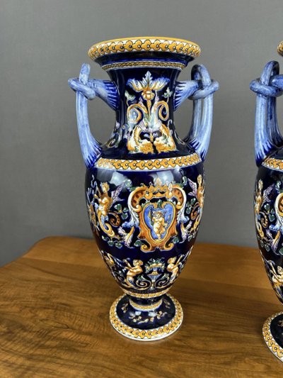 Paire De Vases En Céramique De Gien Magnifique Décor Renaissance XXe Siècle