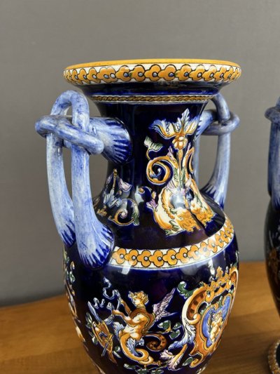 Paire De Vases En Céramique De Gien Magnifique Décor Renaissance XXe Siècle
