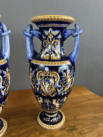 Paire De Vases En Céramique De Gien Magnifique Décor Renaissance XXe Siècle