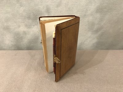 Piccola carta da ballo intarsiata del XIX secolo 