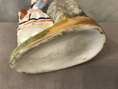 Pot à tabac en porcelaine de biscuit d'époque 19 ème 