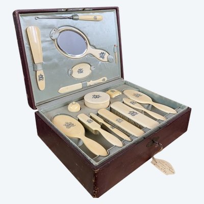Coffret De Toilette En Ivoire, 18th Century