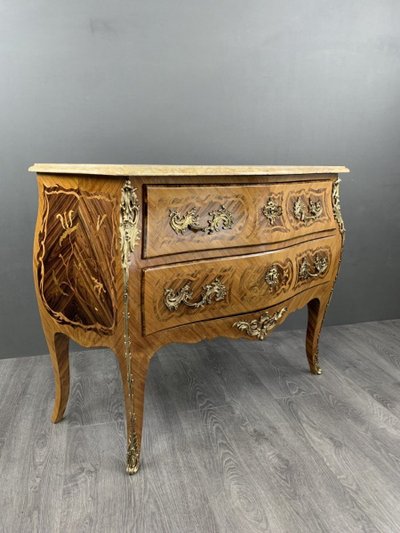 Commode En Marqueterie Avec Plateau En Marbre Style Louis XV, XXe Siècle