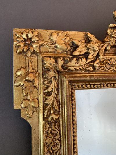 Specchio in legno intagliato e dorato in stile Luigi XVI, XIX secolo