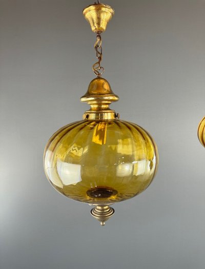 Paire De Suspensions Lanternes Vintage En Verre Soufflé Ambre, XXe Siècle