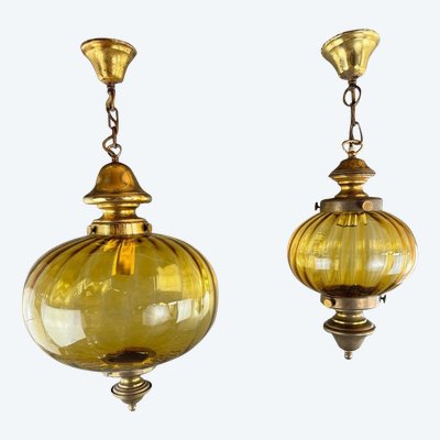 Paire De Suspensions Lanternes Vintage En Verre Soufflé Ambre, XXe Siècle