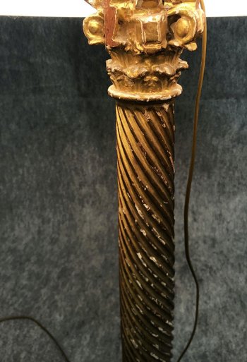 Lampada in legno dorato, 20° secolo