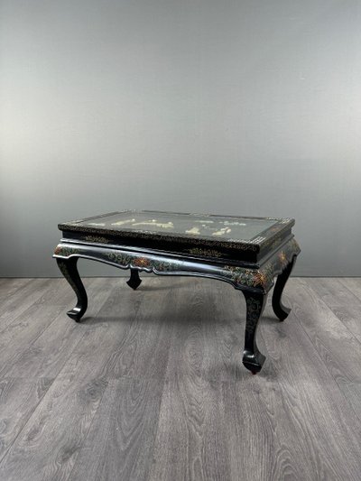 Table Basse Chinoise Laquée Et Incrustée, XXe Siècle