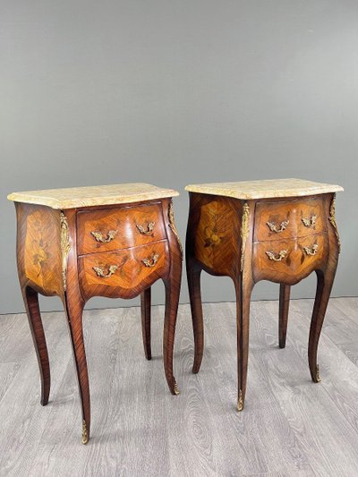 Paire De Tables De Chevet De Style Louis XV En Marqueterie Et Marbre – XIXe Siècle