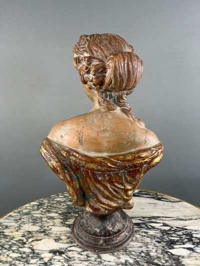 Busto femminile in terracotta, Italia, XX secolo