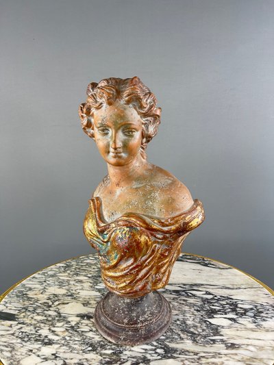 Busto femminile in terracotta, Italia, XX secolo