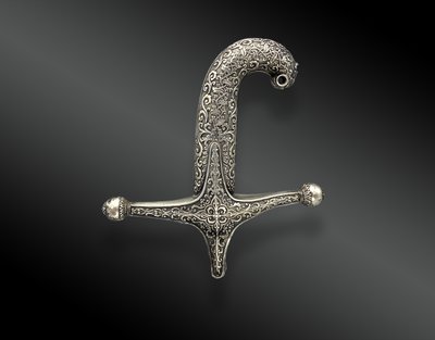 Poignée et bouterolle en argent massif pour sabre oriental Kilij, Turquie période Ottoman. XIXème 