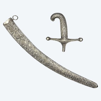 Poignée et bouterolle en argent massif pour sabre oriental Kilij, Turquie période Ottoman. XIXème 