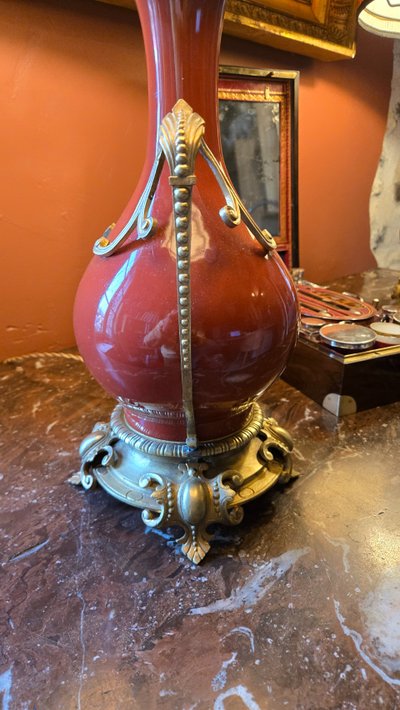 Coppia di lampade in porcellana rossa e bronzo, XIX secolo