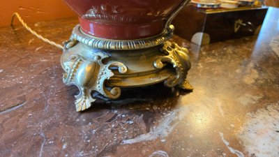 Coppia di lampade in porcellana rossa e bronzo, XIX secolo