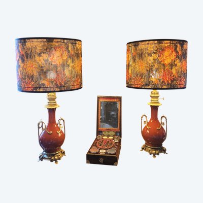 Coppia di lampade in porcellana rossa e bronzo, XIX secolo