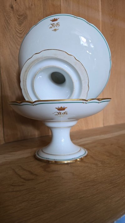 Pair of cups on pedestals, Marquis crown, 19th century