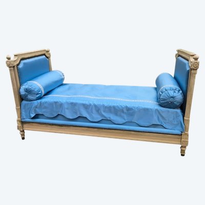 Divano letto in stile Luigi XVI con colonne scanalate. 