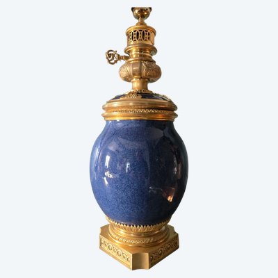 Lampe De Salon En Porcelaine Et Bronze Doré, Style Louis XVI, XIXème Siècle.