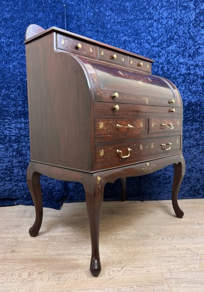 Bureau cylindre en acajou et marqueterie en incrustation vers 1900