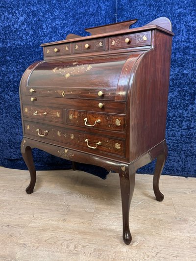 Bureau cylindre en acajou et marqueterie en incrustation vers 1900