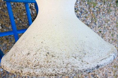 Grey concrete diabolo planter in the Willy Guhl style from the 1970s