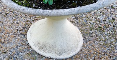 Grey concrete diabolo planter in the Willy Guhl style from the 1970s