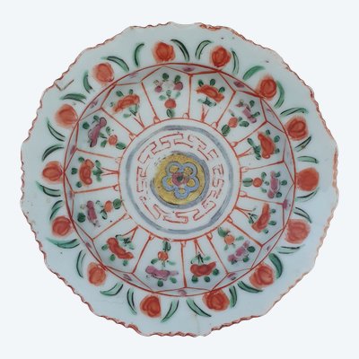 Late Qing Chinese porcelain Bencharong pedestal dish 