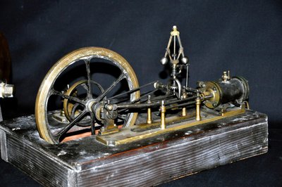 Maquette de machine à vapeur instrument scientifique XIXe siècle