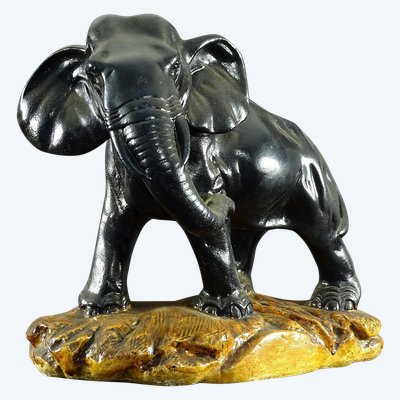 Francia, anni '50, Statua di elefante in gesso patinato.