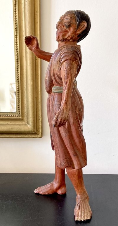 Japon, Peuple Aïnou, XIXème Siècle, ère Meiji, Statue d'Homme Aïnou En Bois Polychrome.