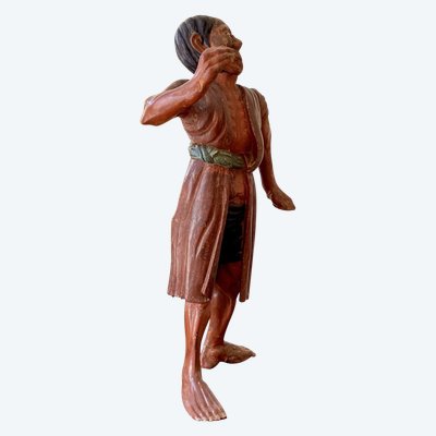 Japon, Peuple Aïnou, XIXème Siècle, ère Meiji, Statue d'Homme Aïnou En Bois Polychrome.