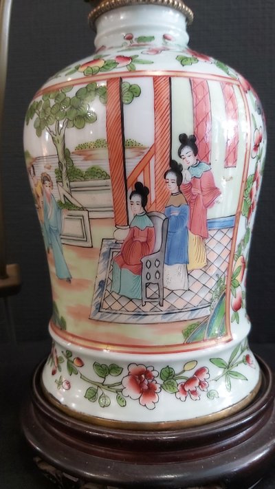 Lampada in porcellana di Bayeux con decorazione ispirata a Canton, metà del XIX secolo.