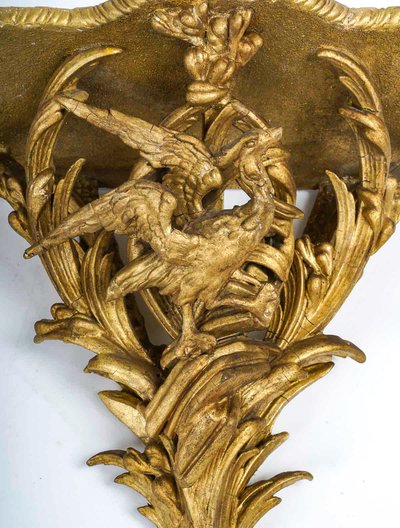 Coppia di piccole mensole da parete in legno intagliato e dorato, Italia, metà del XIX secolo