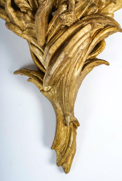 Coppia di piccole mensole da parete in legno intagliato e dorato, Italia, metà del XIX secolo