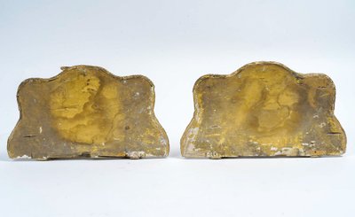 Coppia di piccole mensole da parete in legno intagliato e dorato, Italia, metà del XIX secolo