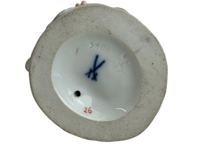 Meissen - Figurine En Porcelaine Enfant jardinier avec panier à vin