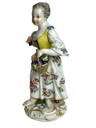 Meissen - Figurine En Porcelaine Enfant jardinier avec panier à vin