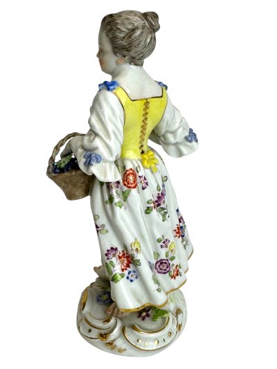 Meissen - Figurine En Porcelaine Enfant jardinier avec panier à vin