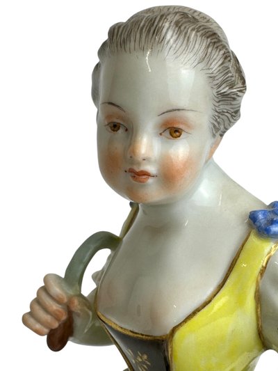 Meissen - Figurine En Porcelaine Enfant jardinier avec panier à vin