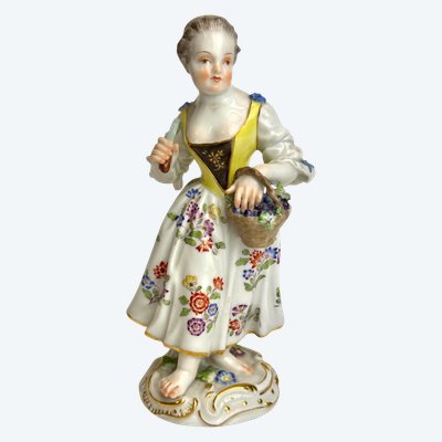 Meissen - Figurine En Porcelaine Enfant jardinier avec panier à vin