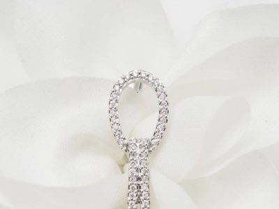 Orecchini in oro bianco, diamanti e perle coltivate