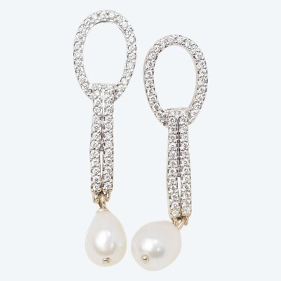 Orecchini in oro bianco, diamanti e perle coltivate