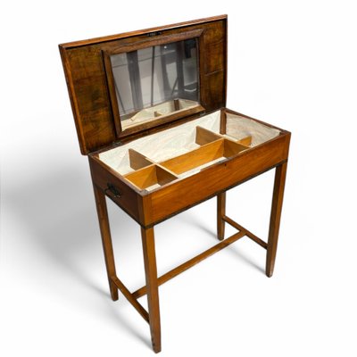 Coiffeuse élégante du XIXe siècle