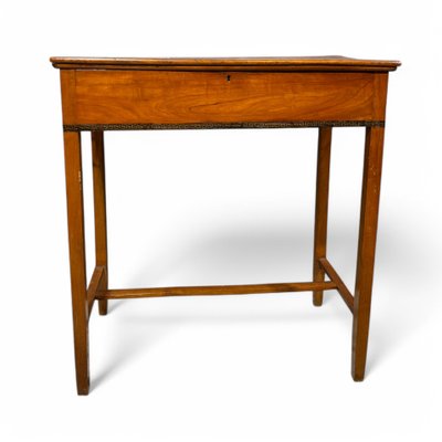 Coiffeuse élégante du XIXe siècle