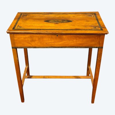 Coiffeuse élégante du XIXe siècle