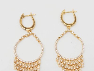 Boucles d'oreilles pendantes à pampilles en or jaune et diamants 