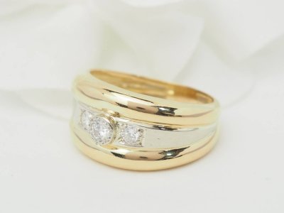 Bague jonc en or bicolore et diamants 